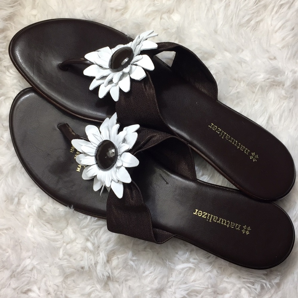 NWOT Made in Italy Sz 10 Daisy Naturalizer Sandals